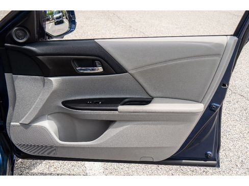 Used 2015 Honda Accord EX image 12