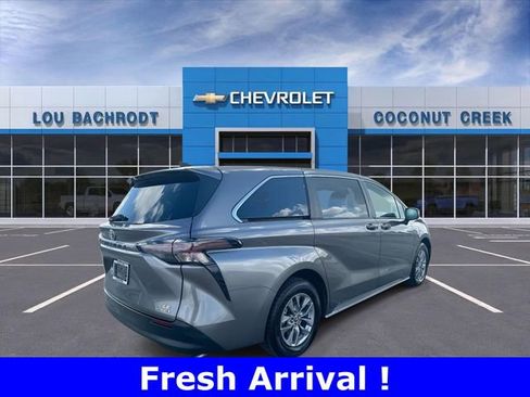 Used 2024 Toyota Sienna LE image 8