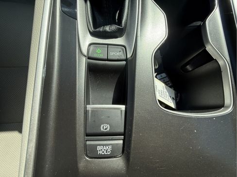 Used 2018 Honda Accord Touring image 16