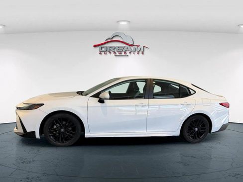 Used 2025 Toyota Camry SE FWD image 18