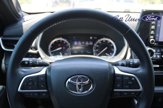 Used 2022 Toyota Highlander XSE FWD image 26
