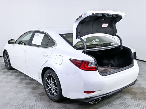 Used 2016 Lexus ES 350 w/ Luxury Package w/Wood Trim image 32