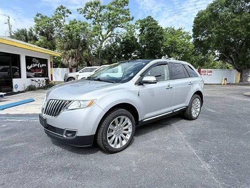 Used 2014 Lincoln MKX FWD w/ Equipment Group 102A image 3