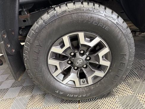 Used 2019 Toyota Tacoma TRD Off-Road image 33