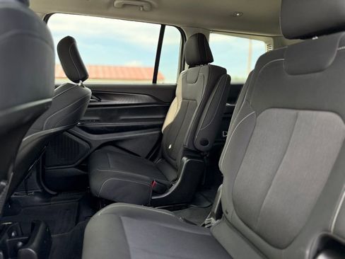 Used 2023 Jeep Grand Cherokee L Laredo image 8