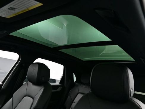 Certified 2025 Porsche Cayenne AWD/4WD image 12