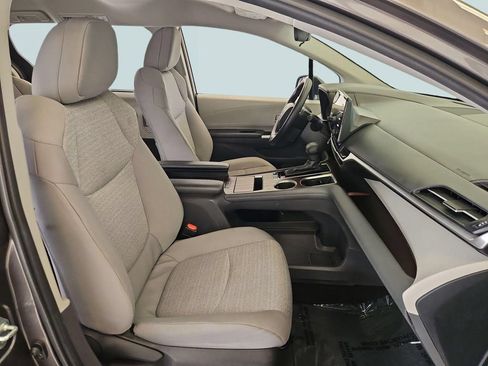 Used 2024 Toyota Sienna LE FWD image 28