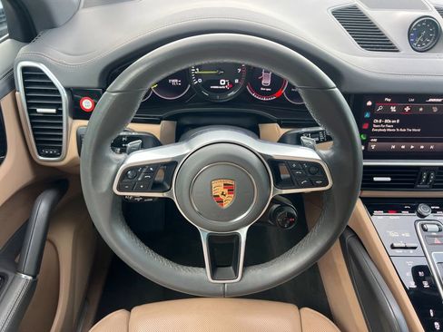 Used 2023 Porsche Cayenne image 13