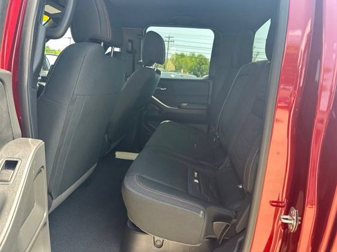 Used 2025 Nissan Frontier PRO-4X AWD/4WD image 32