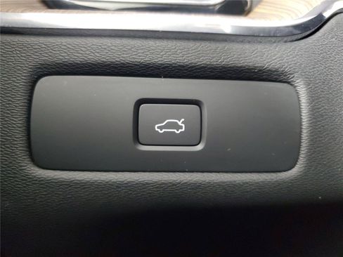 Certified 2023 Volvo XC60 B5 Plus w/ Protection Package Premier FWD image 35