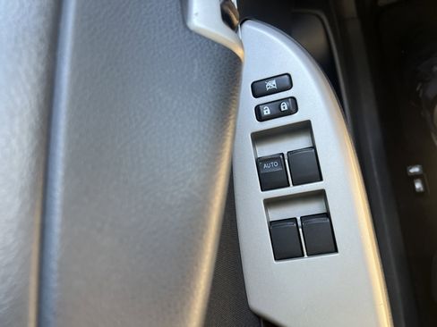 Used 2015 Toyota Corolla LE FWD image 16