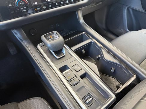 Used 2025 Nissan Pathfinder SV FWD image 44
