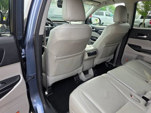 Used 2017 Toyota Highlander Limited AWD/4WD image 20