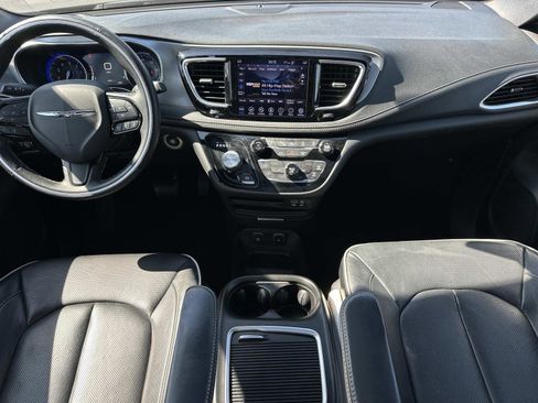 Used 2020 Chrysler Pacifica Limited w/ Advanced Safetytec Group FWD image 13