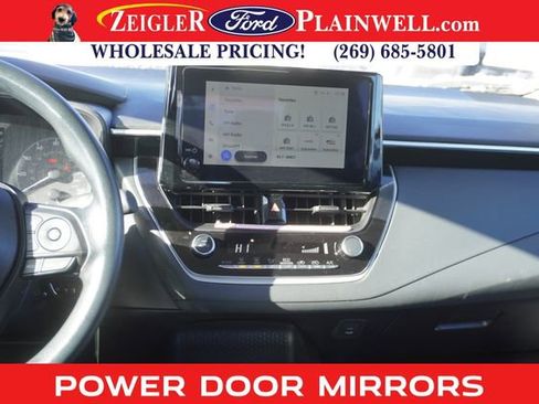 Used 2025 Toyota Corolla LE image 11
