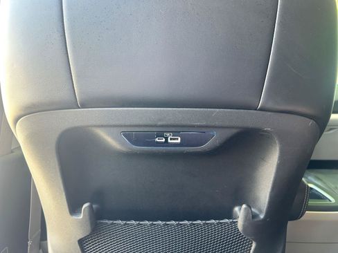 Used 2023 Chrysler Pacifica Touring-L FWD image 18