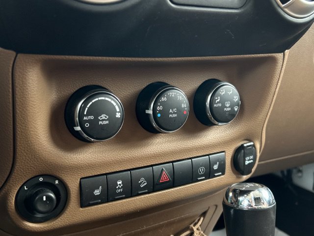 Used 2013 Jeep Wrangler Unlimited Sahara w/ Connectivity Group AWD/4WD image 37