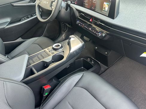 Used 2024 Kia EV6 Light image 17