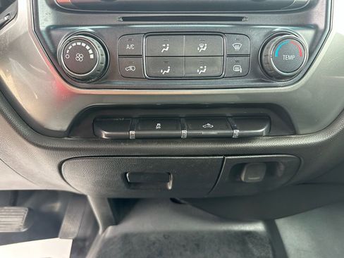 Used 2019 Chevrolet Silverado 1500 LT image 40