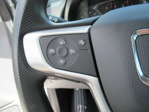 Used 2024 GMC Terrain SLE w/ Driver Convenience Package FWD image 22