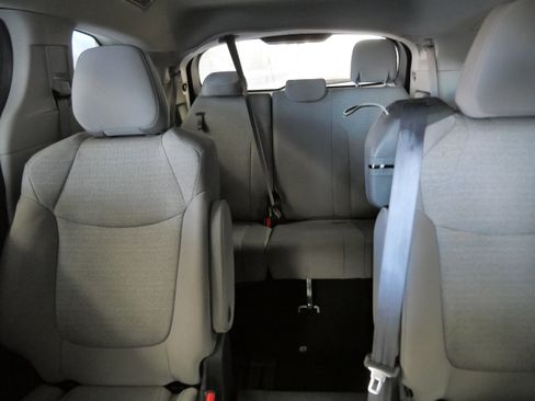 Used 2024 Toyota Sienna LE image 13