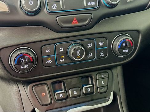 Used 2021 GMC Terrain SLT w/ Elevation Edition image 19