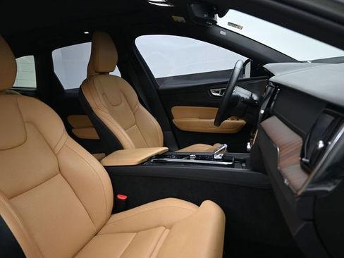 Used 2023 Volvo XC60 B5 Ultimate w/ Climate Package image 36