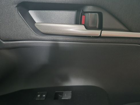 New 2026 Toyota Camry Hybrid FWD image 34