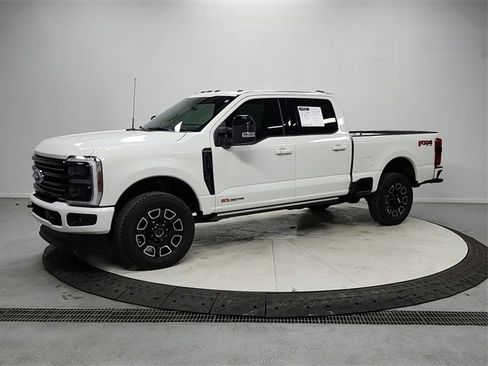 Used 2025 Ford F250 Platinum image 3
