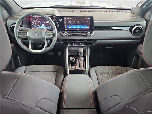 Used 2026 Chevrolet Colorado Z71 AWD/4WD image 18