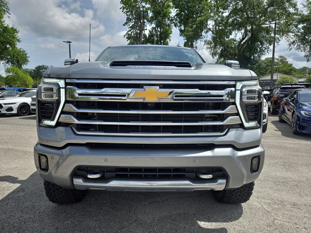 Used 2024 Chevrolet Silverado 2500 High Country w/ High Country Premium Package AWD/4WD image 2