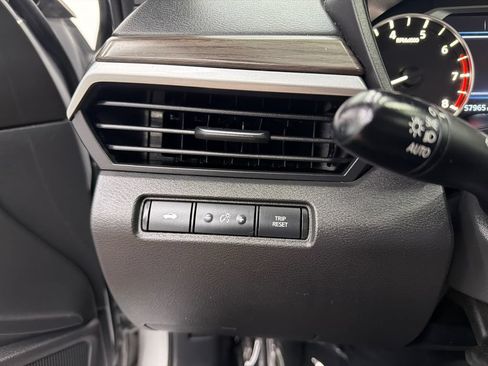 Used 2024 Nissan Altima 2.5 SV AWD/4WD image 30