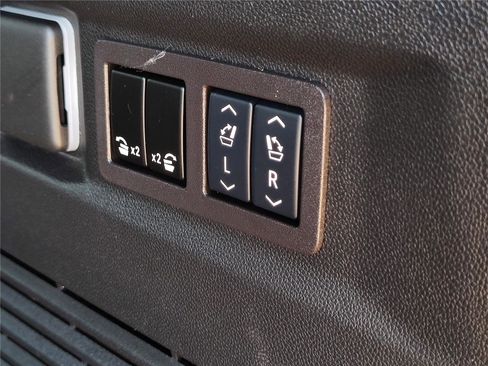 Used 2024 GMC Yukon AT4 w/ Technology Package image 8