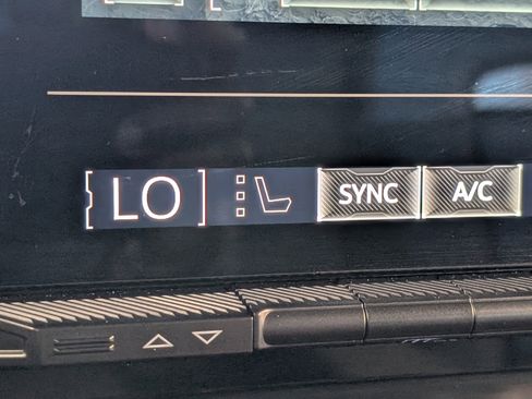 Used 2025 GMC Hummer EV 2X image 39