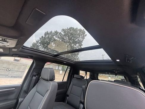 New 2026 Chevrolet Suburban Premier w/ Sun And Tow Package AWD/4WD image 23