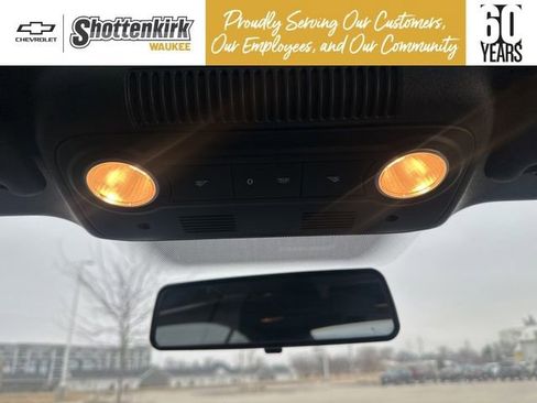 Used 2013 Volkswagen Eos w/ Sport Package image 22