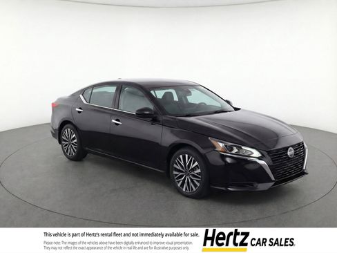 Used 2024 Nissan Altima 2.5 SV image 1