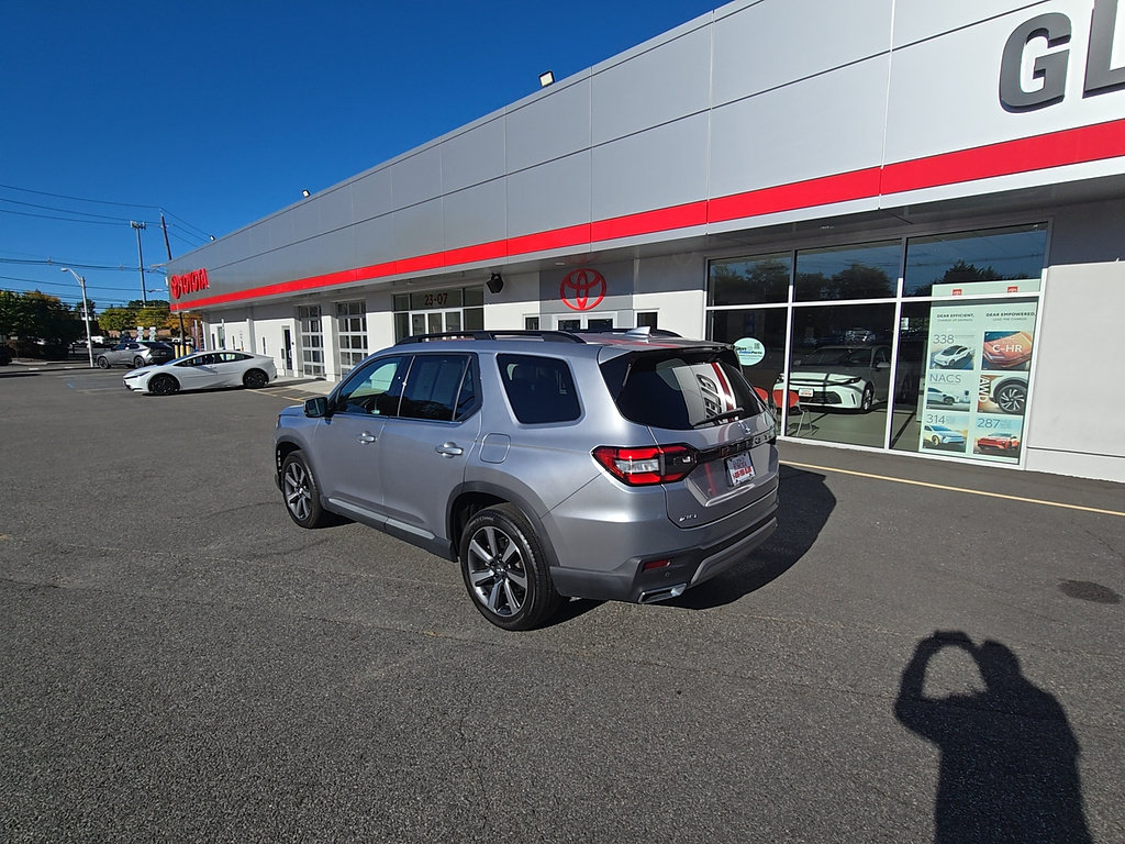 Used 2025 Honda Pilot Touring image 4