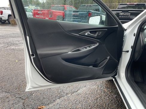 Used 2024 Chevrolet Malibu LT image 11