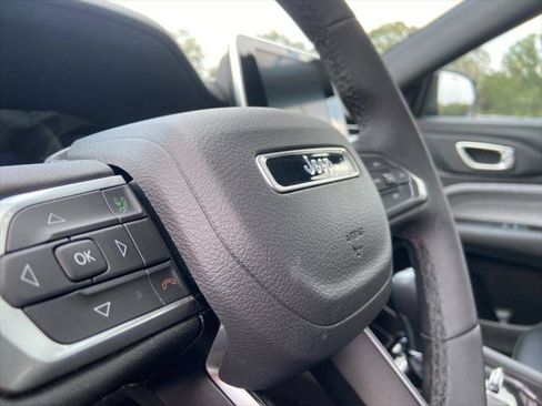 Certified 2025 Jeep Compass Latitude image 20