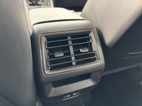 Used 2026 Volkswagen Tiguan SE FWD image 24