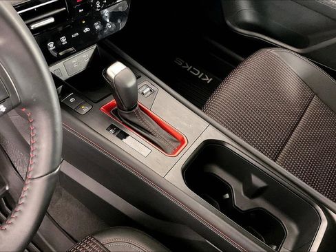Certified 2025 Nissan Kicks SR FWD image 17