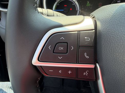 Used 2023 Toyota Highlander XLE AWD/4WD image 16