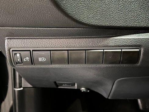 Used 2022 Toyota Corolla LE image 11