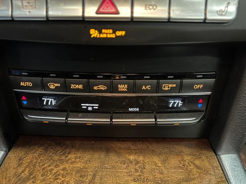 Used 2016 Mercedes-Benz E 350 4MATIC Sedan image 21