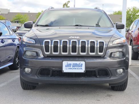 Used 2016 Jeep Cherokee Latitude AWD/4WD image 4