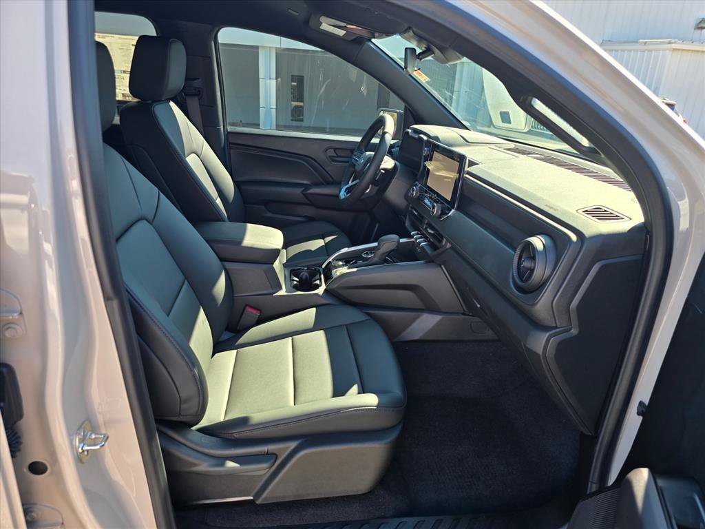 New 2026 Chevrolet Colorado Trail Boss w/ Midnight Edition AWD/4WD image 13