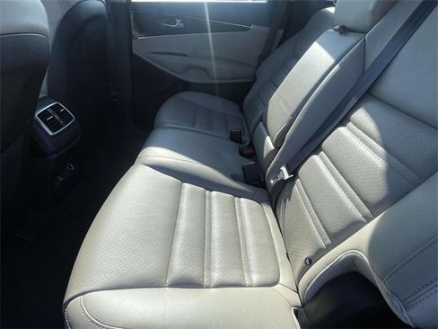 Used 2019 Kia Sorento EX image 12