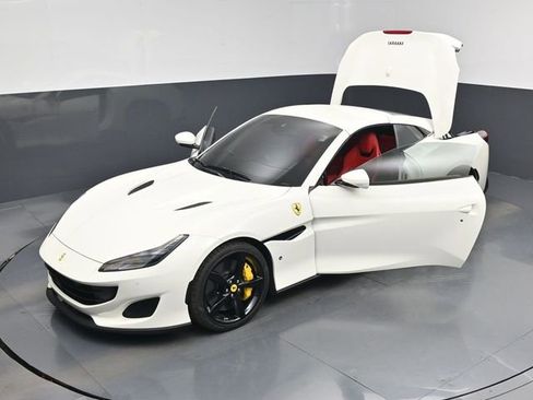 Used 2020 Ferrari Portofino RWD image 20