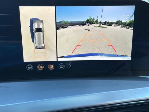 New 2026 Cadillac Vistiq Sport w/ LPO, Floor Liner Package AWD/4WD image 17
